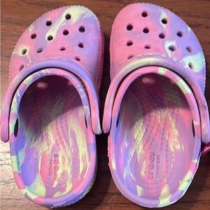 Toddler Crocs Size 6 Tie-Dye pink